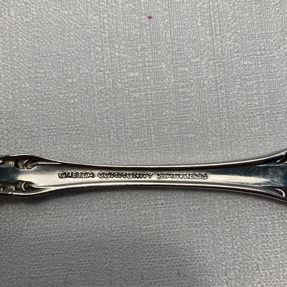 Oneida Community BRAHMS Stainless Glossy Rose Flatware Teaspoon - Picture 7 of 7